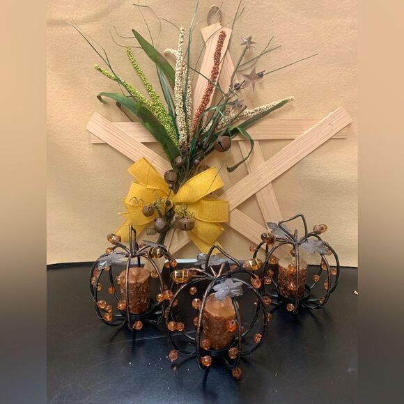 Fall decor star with rustic bells and three pumpkin candles. Inv 302 - Picture 1 of 1